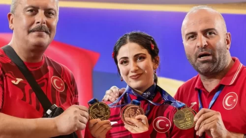 Milli halterci Gamze Altun, 2 Avrupa rekoruyla şampiyon oldu