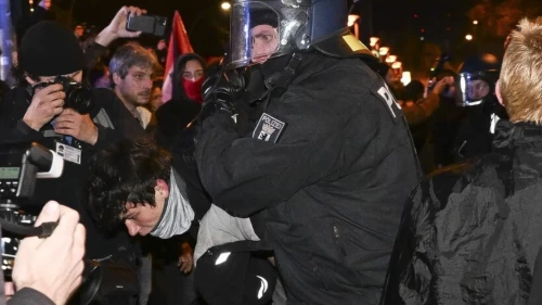 Almanya'da gençlerin protestoları sokakları karıştırdı