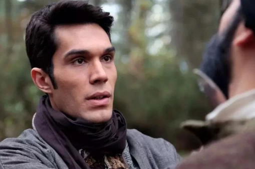 Bir Zamanlar İstanbul dizisinin Pusat’ı Gurur Çiçekoğlu kimdir?