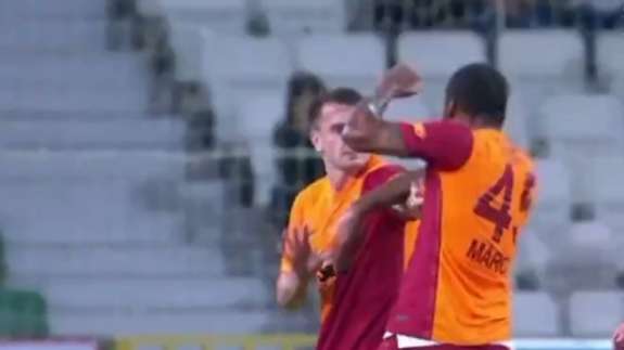 Marcao'dan Kerem'e yumruk...