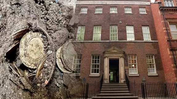 Mutfaklarını tadilat etmek isteyen aile hazine buldu, bir anda zengin oldu