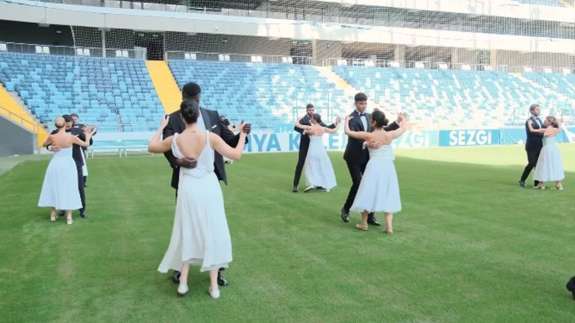 Adana Demirspor'dan "Cumhuriyet valsi"