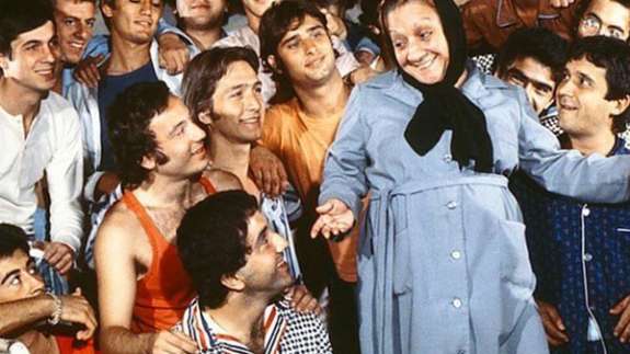 Hababam Sınıfı'nın Hafize Ana'sını hep gülerken gördük ama o günden sonra gözyaşı dinmedi! Adile Naşit'in büyük acısı...