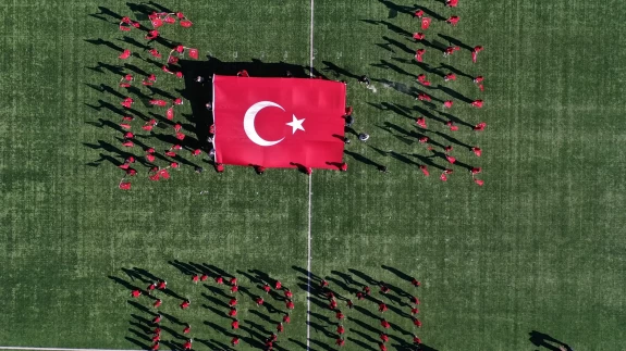 Depremin merkez üssü Sındırgı'da 29 Ekim Cumhuriyet Bayramı coşkuyla kutlandı