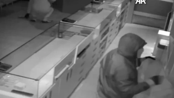 Ankara’da film gibi soygun! 3 kez plaka değiştirip kumandayı kopyaladılar, 7 kilo altın çaldılar