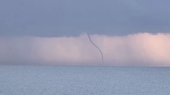Alanya'da hortum paniği! O anlar cep telefonuyla kaydedildi