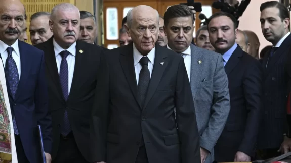 MHP Lideri Devlet Bahçeli'nin rozet ve yüzüğü dikkat çekti