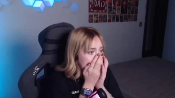 Canlı yayında depreme yakalanan yayıncının panik anları