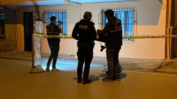 Kocaeli İzmit’te silahlı saldırı: Sokak ortasında bacağından vuruldu