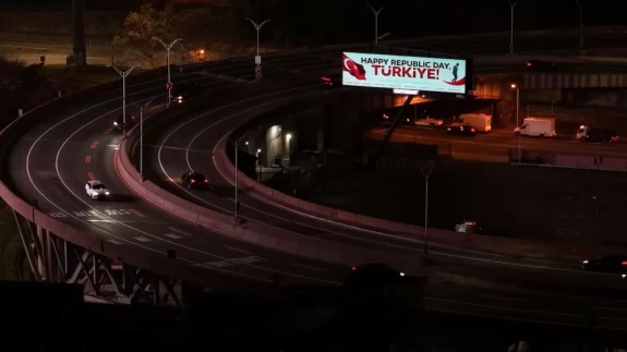 ABD’nin kalbinde Cumhuriyet coşkusu: Lincoln Tüneli’nde “Happy Republic Day Türkiye” mesajı