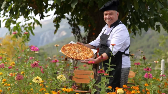 Köyüne pizzacı açtı şimdi talebe yetişmeye çalışıyor