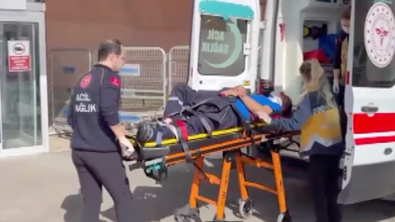 Yüksekten düşen iki işçi hastanede