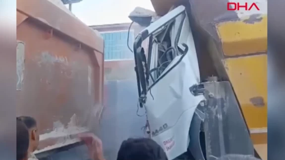 Mardin’de TIR’a çarpan kamyonun sürücüsü hayatını kaybetti