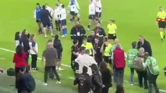 Polonyalı hakem seremoni sırasında bayıldı