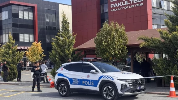 Kayseri’de eski koca dehşeti: Üniversiteli Meliha pompalı tüfekle vuruldu!