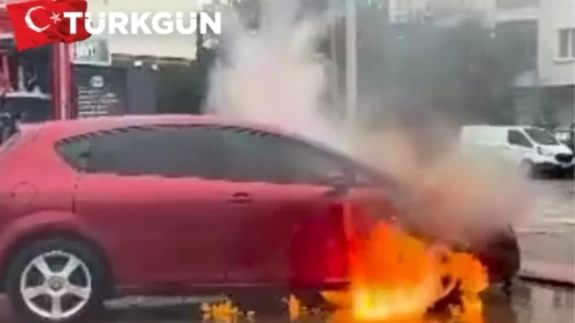 Aksaray’da seyir halindeki otomobil alev topuna döndü