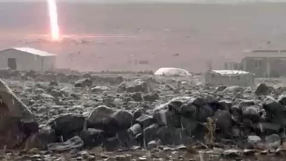 Diyarbakır'da yıldırım düşme anı kameraya yansıdı