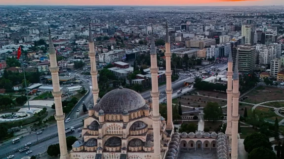 Adana’da Sabancı Merkez Camisi gün batımında büyüledi