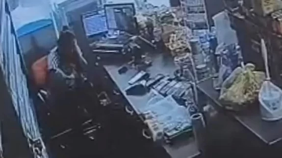 Manisa'da dehşet: Kucağındaki bebeğe aldırmadan defalarca bıçakladı