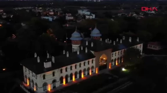 Edirne’nin simgesi Karaağaç Garı geceleri ışıl ışıl oldu