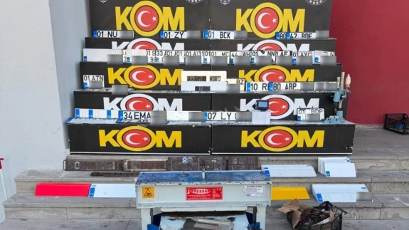 Adana’da dev sahte plaka operasyonu: 1166 plaka ele geçirildi