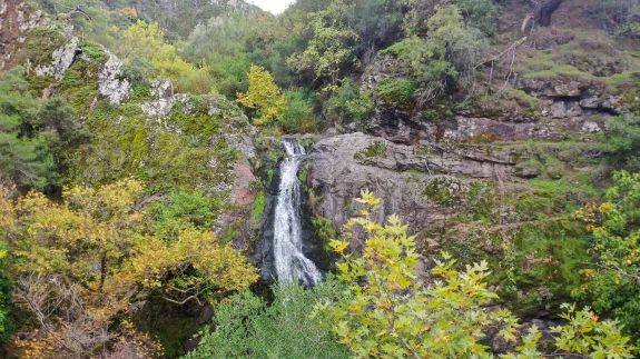 Sonbaharın renk cümbüşü: Yunt Dağları ve Türkmen Şelaleleri doğaseverleri bekliyor
