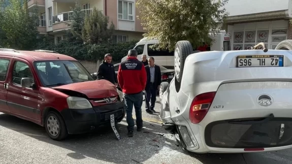 Karaman’da feci kaza: Araçlar hurdaya döndü! Sürücü son anda kurtuldu