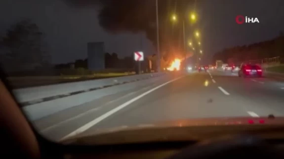 Eyüpsultan’da İETT otobüsü alev alev yandı!