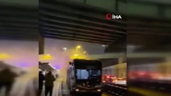 Sürücü yolcuları son anda tahliye etti