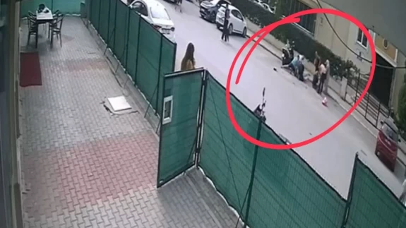 Alanya’da dehşet anları: Rus koca boşanma aşamasındaki eşini sokak ortasında bıçakladı