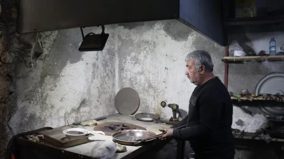 41 yıllık mesleğini bırakıp "unutulmasın" diye kalaycılığa başladı