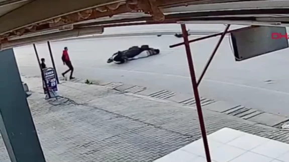 Hatay’da köpeğe çarpmamak için manevra yapan sürücü kaza yaptı