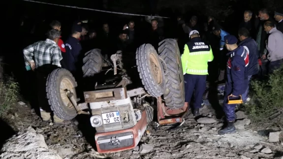 Traktör devrildi, yaşlı çift hayatını kaybetti