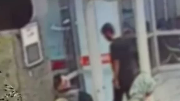 Beyoğlu’nda hastanede cep telefonu hırsızlığı kamerada