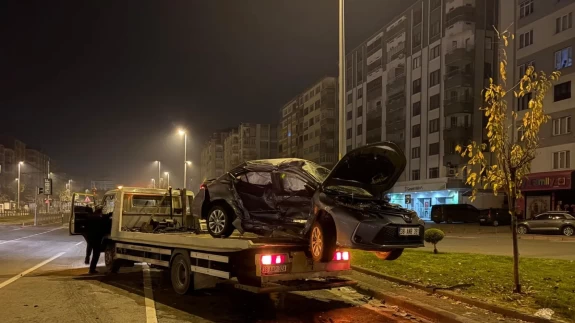 Kayseri’de iki otomobil çarpıştı: Yaralılar var