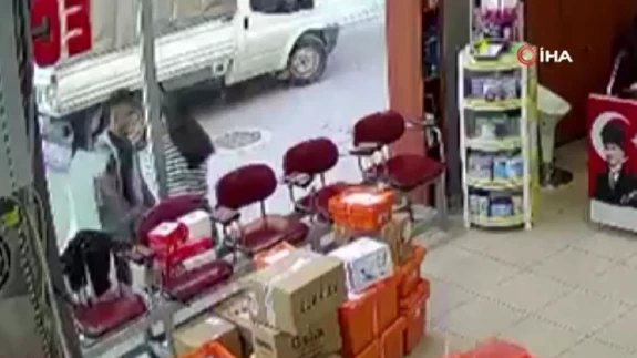 Bursa’da eczane çalışanına sokak ortasında saldırı