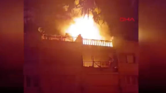 Çorlu’da 3 katlı binada korkutan yangın: Üst katlar kullanılamaz hale geldi