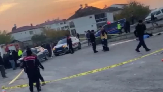 Elazığ’da dehşet: Traktörle çarpışan otomobil savruldu, yaya hayatını kaybetti