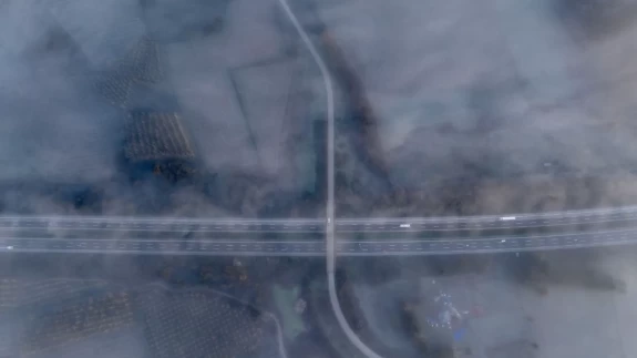 Yoğun sis Düzce’yi sardı: Anadolu Otoyolu’nda görüş mesafesi kritik seviyede!