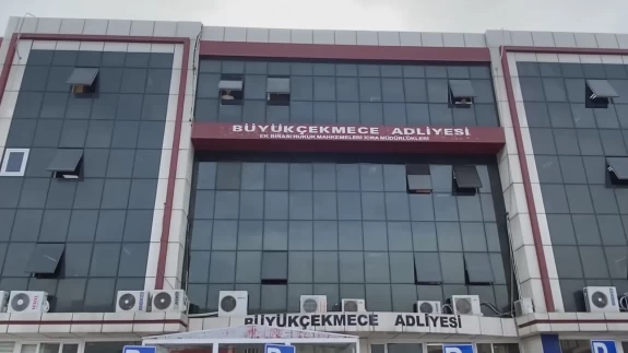 Büyükçekmece Adliyesi’nde 25 kilo altın ve 50 kilo gümüş hırsızlığı: Memur İngiltere’ye kaçtı