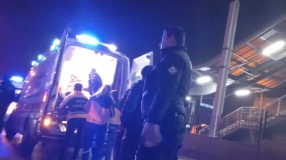 Bursa'da gece saatlerinde eğlence mekanı önünde silahlı kavga: 1'i ağır, 2 yaralı