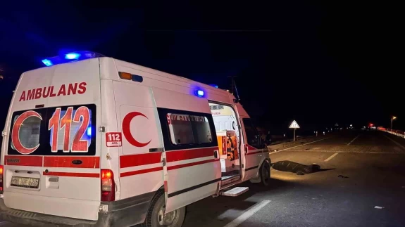 Uşak’ta feci kaza! Otomobil yayalara çarptı