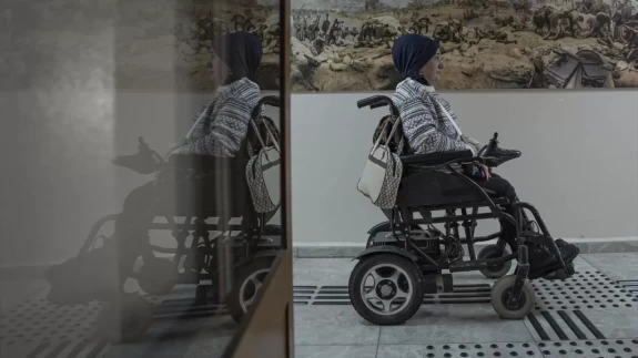 Engel tanımayan azim: 55 yaşında çalışma hayalini gerçekleştiren kadın, başkalarına ışık tutuyor