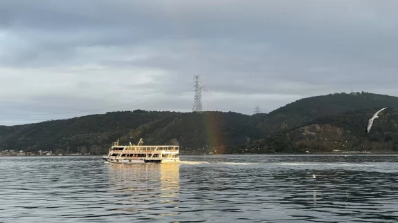 Yağmurun ardından İstanbul Boğazı’nda gökkuşağı şöleni