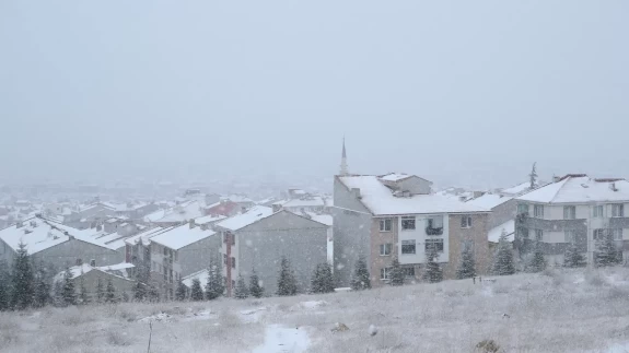 Eskişehir'de kar yağışı hayatı olumsuz etkiliyor