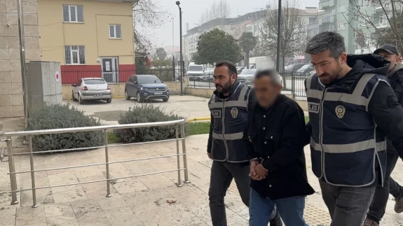 Silah sesleri sokakta yankılandı! Arkadaşını öldüren şüpheli adliyede