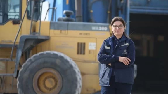 Ailesi karşı çıktı, o pes etmedi: Dozer operatörü olarak hayallerine kavuştu!