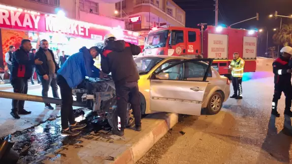 İki otomobilin çarpıştığı kaza kamerada: 2 yaralı