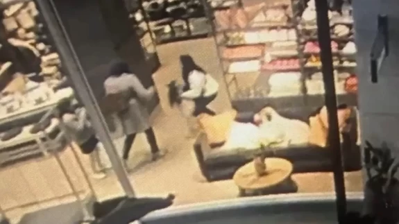 3 yaşındaki Elif'e AVM'de köpek saldırdı; o anlar kamerada