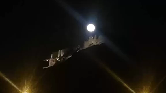 Van Kalesi ile dolunayın buluşması böyle görüntülendi
